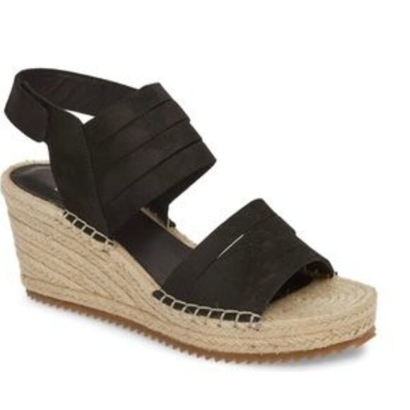 Eileen Fisher Sandel - Picture 1 of 3